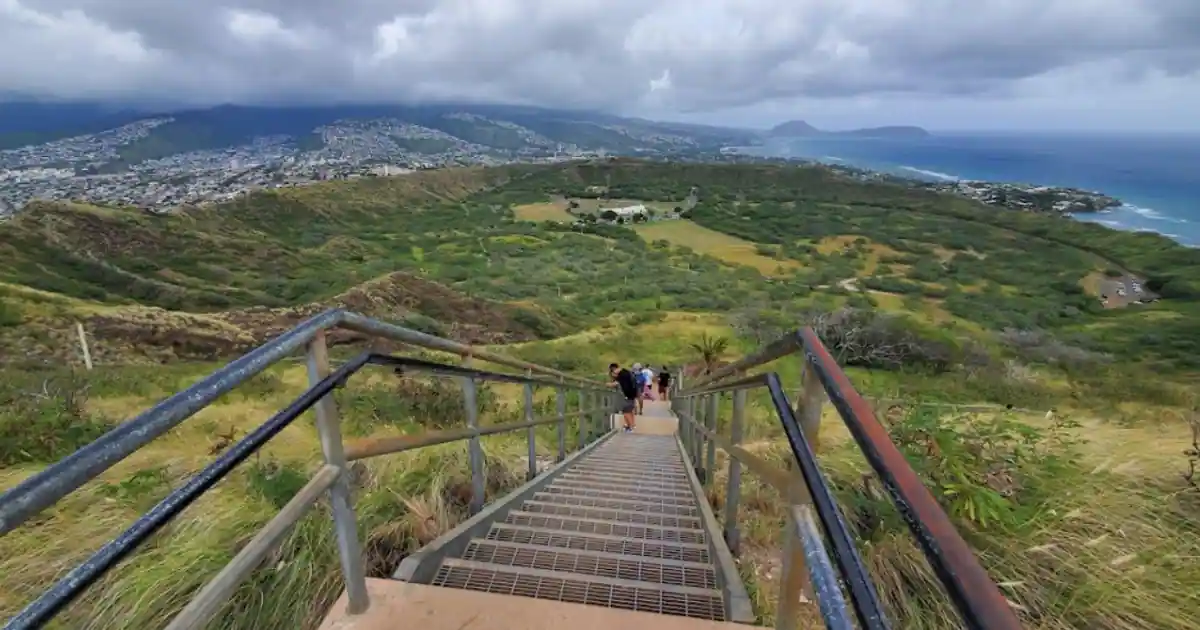 Diamond head state monument